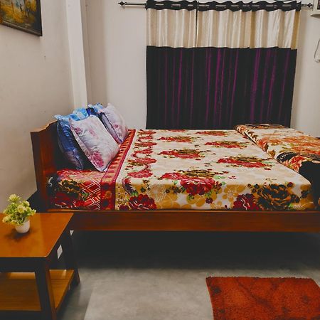 דיברוגר Gayatri Homestay מראה חיצוני תמונה