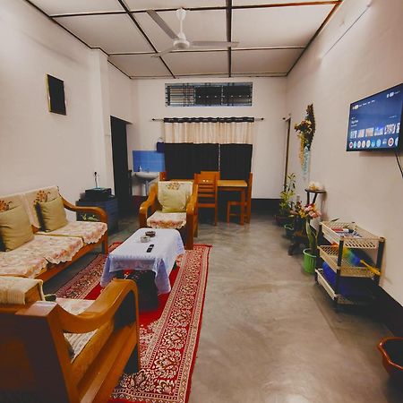 דיברוגר Gayatri Homestay מראה חיצוני תמונה