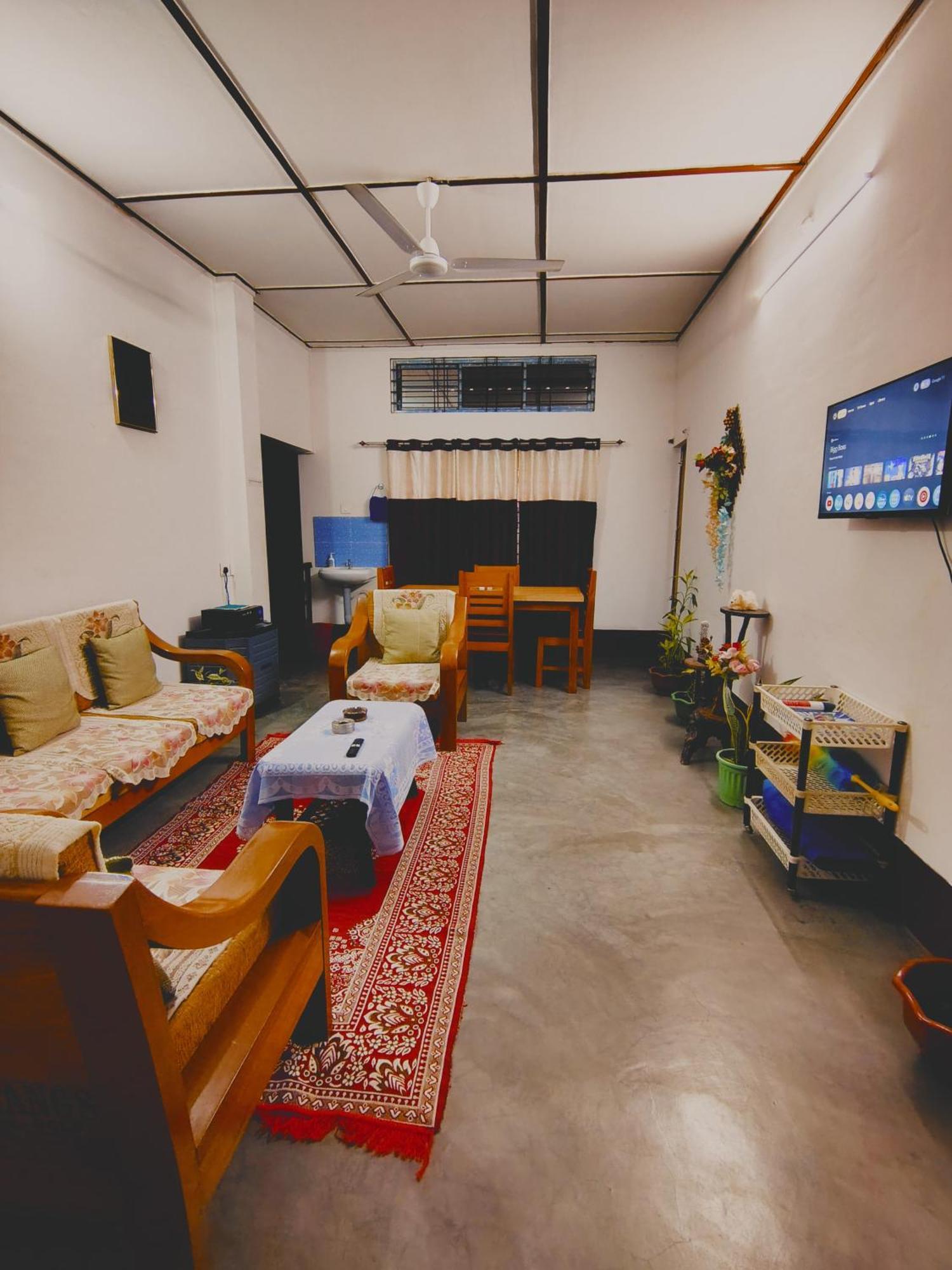 דיברוגר Gayatri Homestay מראה חיצוני תמונה